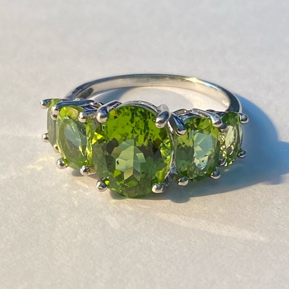 Sterling Silver Green Stone Ring - Picture 9 of 9